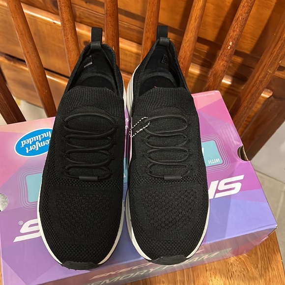 Skechers  Memory Foam Machine Washable - Picture 4 of 16